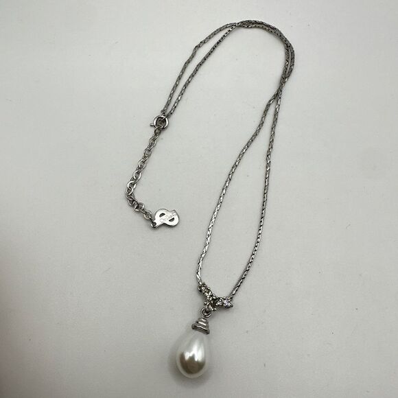 Vintage Christian Dior Faux Pearl and rhinestone drop necklace in silver tone! - Picture 6 of 16